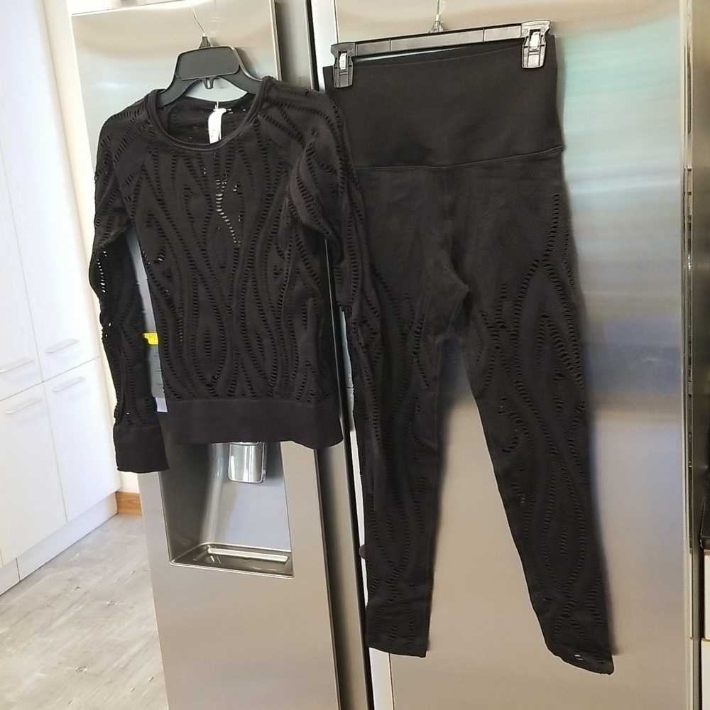 💕AVOCADO💕 Serenity Shred Long Sleeve Top + Leggings Set Black Medium M NWT - Picture 11 of 16